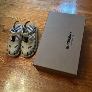 Kids Burberry sandals. BRAND NEW. Never worn. Size 29 European.